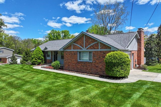8389 Manchester Drive, Grand Blanc, MI 48439