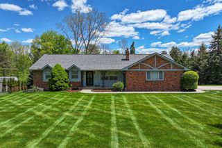8389 Manchester Drive, Grand Blanc, MI 48439