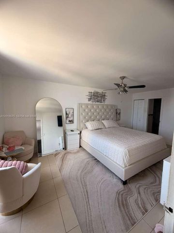 13499 Biscayne Blvd 906, North Miami, FL 33181