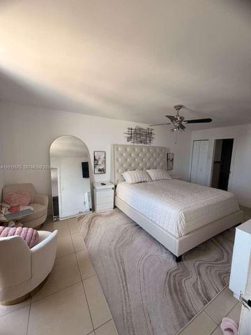 13499 Biscayne Blvd 906, North Miami, FL 33181