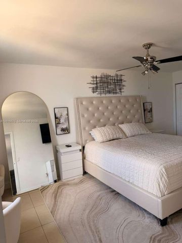 13499 Biscayne Blvd 906, North Miami, FL 33181