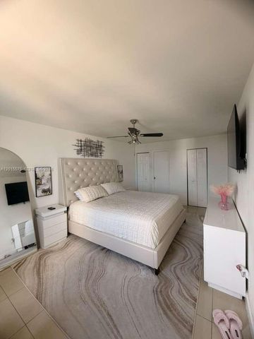13499 Biscayne Blvd 906, North Miami, FL 33181