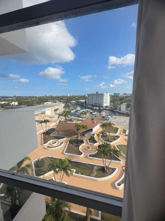 13499 Biscayne Blvd 906, North Miami, FL 33181