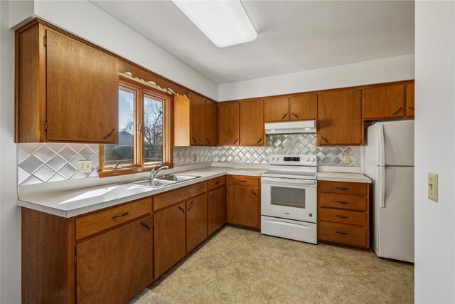 401 7th Street Place SW, Altoona, IA 50009