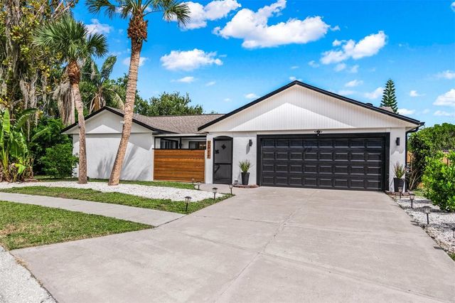 2911 WOODPINE COURT, Sarasota, FL 34231