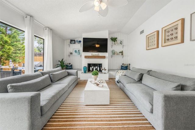 2911 WOODPINE COURT, Sarasota, FL 34231