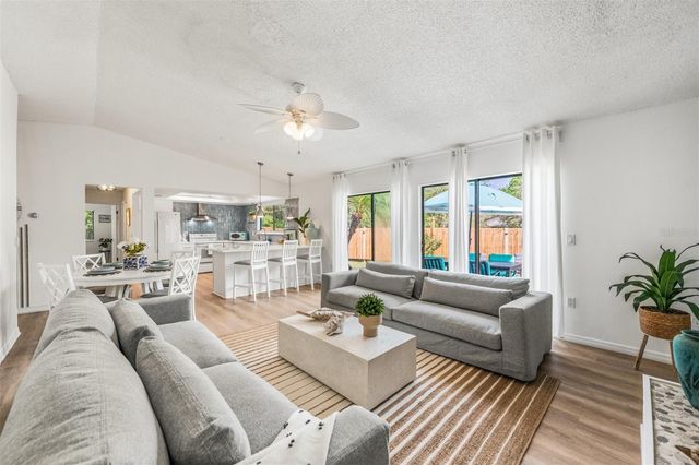 2911 WOODPINE COURT, Sarasota, FL 34231