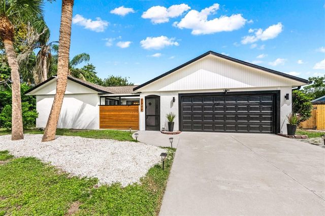 2911 WOODPINE COURT, Sarasota, FL 34231