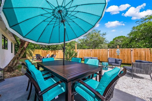 2911 WOODPINE COURT, Sarasota, FL 34231