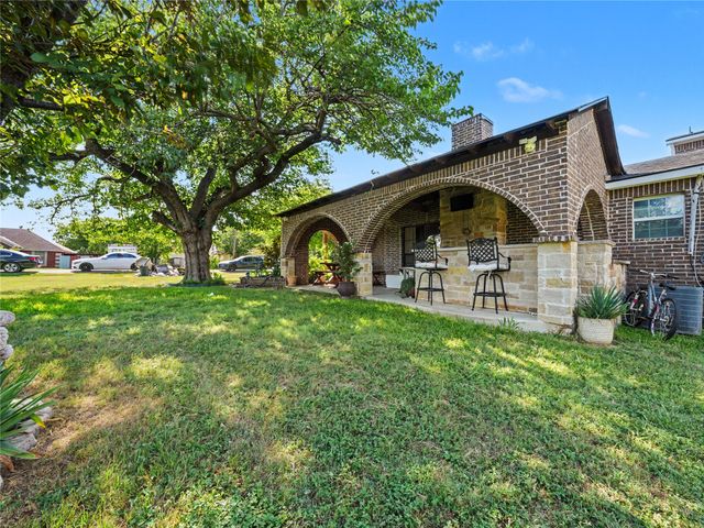 6701 Nauert Road, Forest Hill, TX 76140