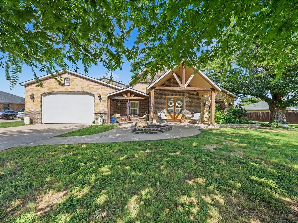 6701 Nauert Road, Forest Hill, TX 76140