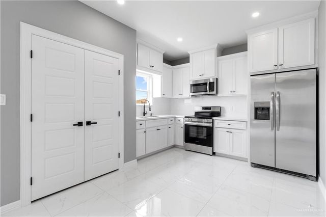 916 13th Street, Alamo, TX 78589