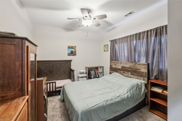 812 6th Avenue W, Grinnell, IA 50112