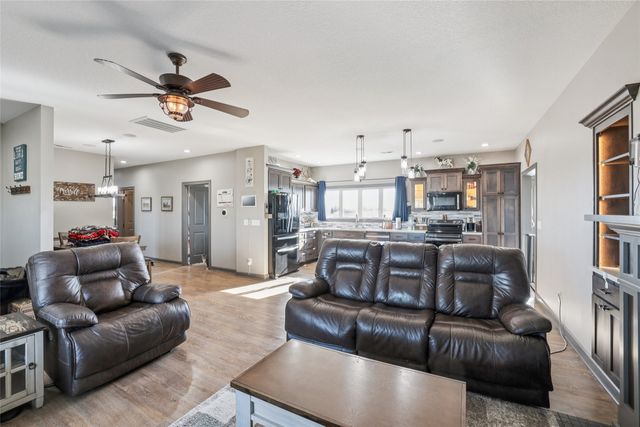 812 6th Avenue W, Grinnell, IA 50112