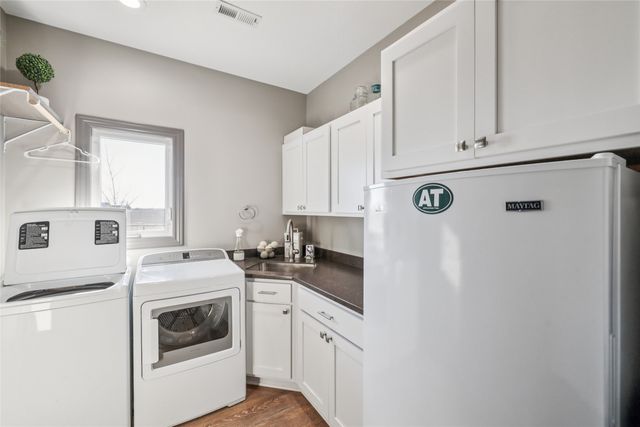 812 6th Avenue W, Grinnell, IA 50112