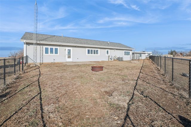 812 6th Avenue W, Grinnell, IA 50112