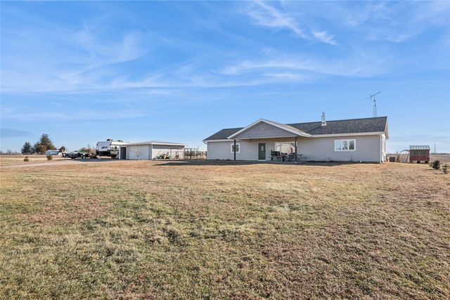 812 6th Avenue W, Grinnell, IA 50112