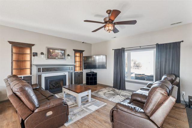 812 6th Avenue W, Grinnell, IA 50112