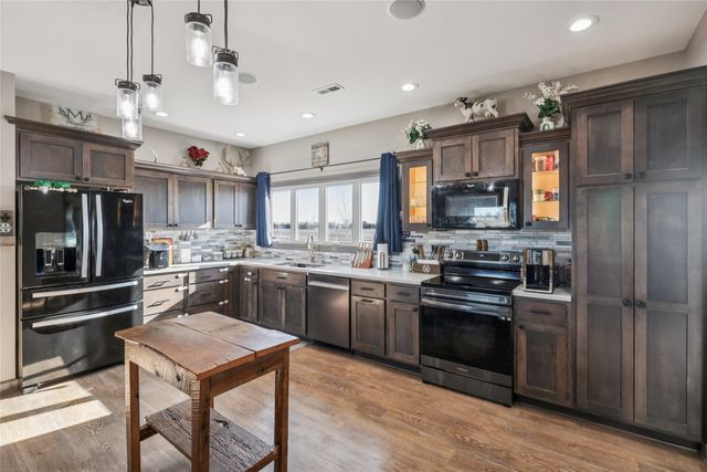 812 6th Avenue W, Grinnell, IA 50112