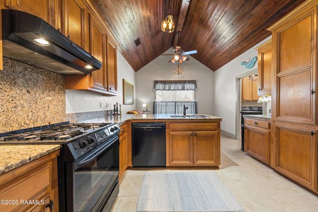 203 Commons Drive, Lafayette, LA 70508