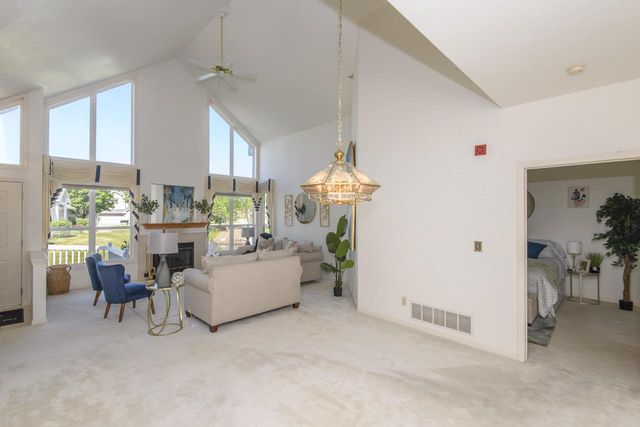 14142 W Waters WAY, New Berlin, WI 53151