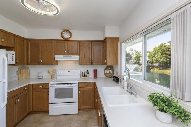 14142 W Waters WAY, New Berlin, WI 53151