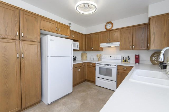 14142 W Waters WAY, New Berlin, WI 53151