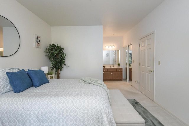 14142 W Waters WAY, New Berlin, WI 53151