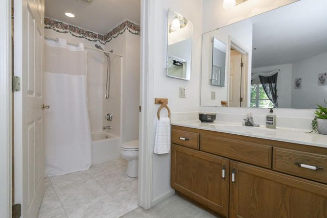 14142 W Waters WAY, New Berlin, WI 53151