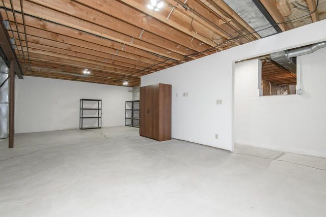 14142 W Waters WAY, New Berlin, WI 53151