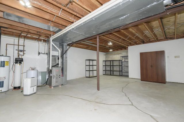 14142 W Waters WAY, New Berlin, WI 53151