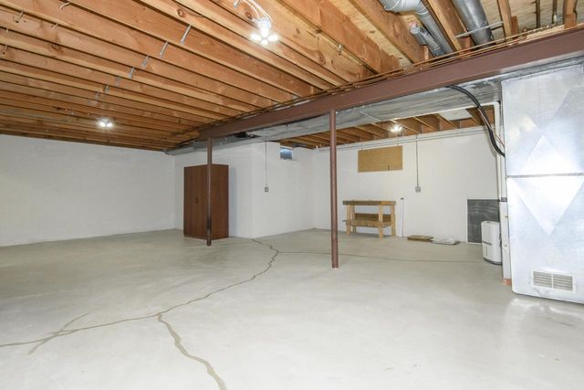14142 W Waters WAY, New Berlin, WI 53151