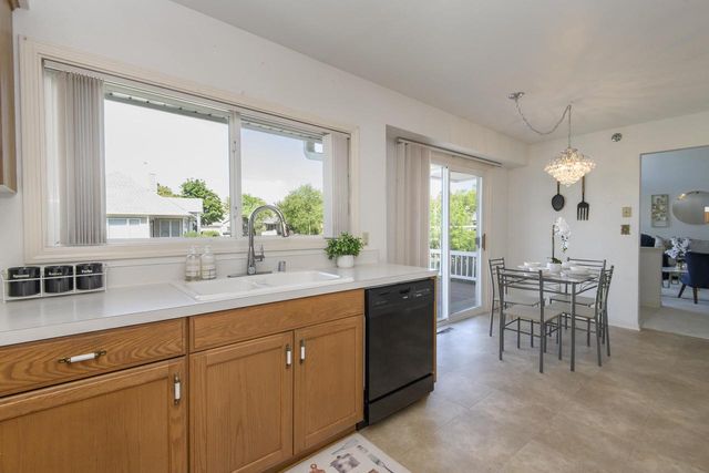 14142 W Waters WAY, New Berlin, WI 53151