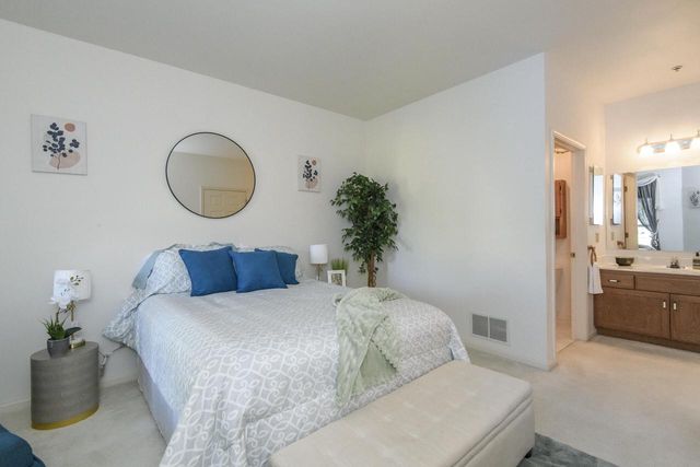 14142 W Waters WAY, New Berlin, WI 53151
