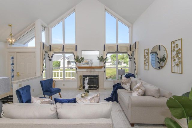 14142 W Waters WAY, New Berlin, WI 53151