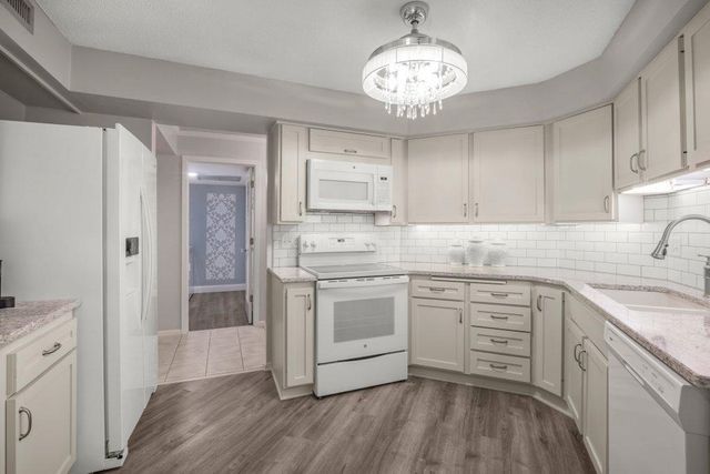 14501 Atrium Way 225, Minnetonka, MN 55345