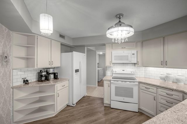 14501 Atrium Way 225, Minnetonka, MN 55345