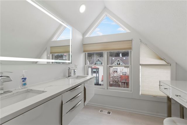 59 Waterfront Drive, Washington's Landing, PA 15222