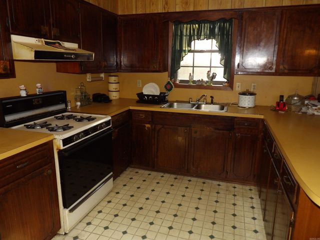 524 E Calhoun Street, Monticello, AR 71655