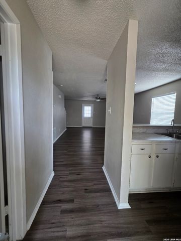546 Dukeway Apt 1, Universal City, TX 78148