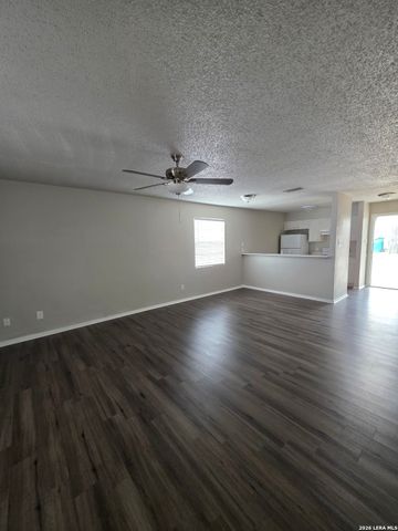 546 Dukeway Apt 1, Universal City, TX 78148