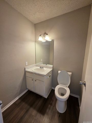 546 Dukeway Apt 1, Universal City, TX 78148