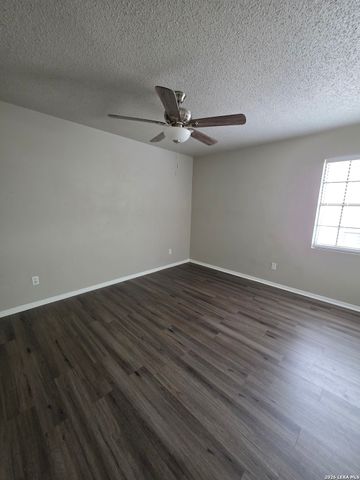 546 Dukeway Apt 1, Universal City, TX 78148