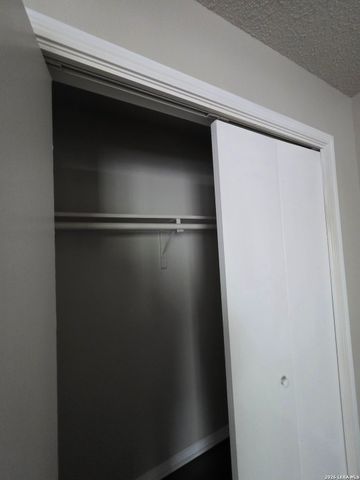 546 Dukeway Apt 1, Universal City, TX 78148