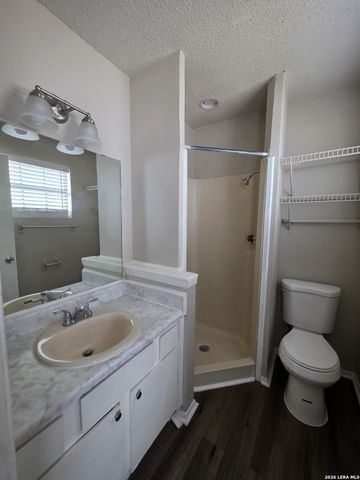 546 Dukeway Apt 1, Universal City, TX 78148