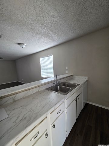 546 Dukeway Apt 1, Universal City, TX 78148
