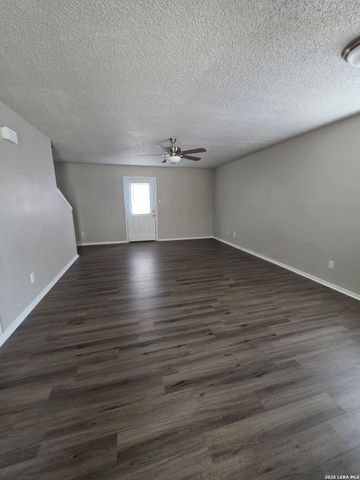 546 Dukeway Apt 1, Universal City, TX 78148