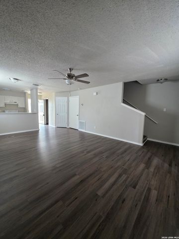 546 Dukeway Apt 1, Universal City, TX 78148