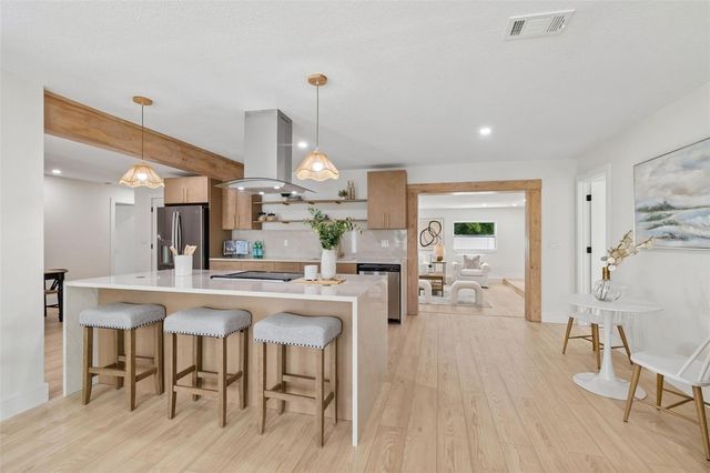 1137 54TH AVENUE S, St Petersburg, FL 33705