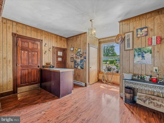 40 WINCHESTER ST, Paw Paw, WV 25434